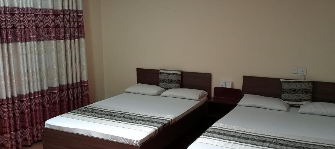 Thuvaraga Inn Nuwara Eliya Bagian luar foto